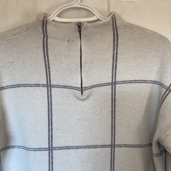Tahari 3/4 sleeve knit shirt/sweater. - Picture 4 of 4